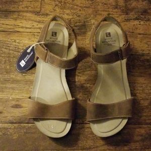 WHITE MOUNTAIN Sandals
